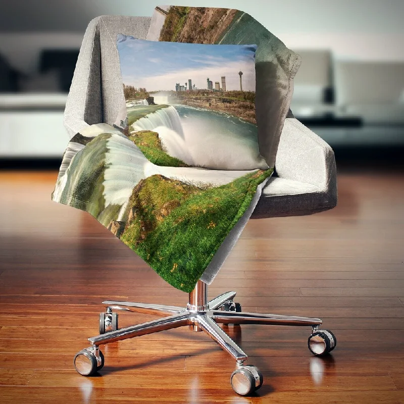 Linen blankets with a rustic and textured lookDesignart 'American Falls at Niagara Falls' Landscape Fleece Throw Blanket Linen blankets with a rustic and textured lookDesignart 'American Falls at Niagara Falls' Landscape Fleece Throw Blanket