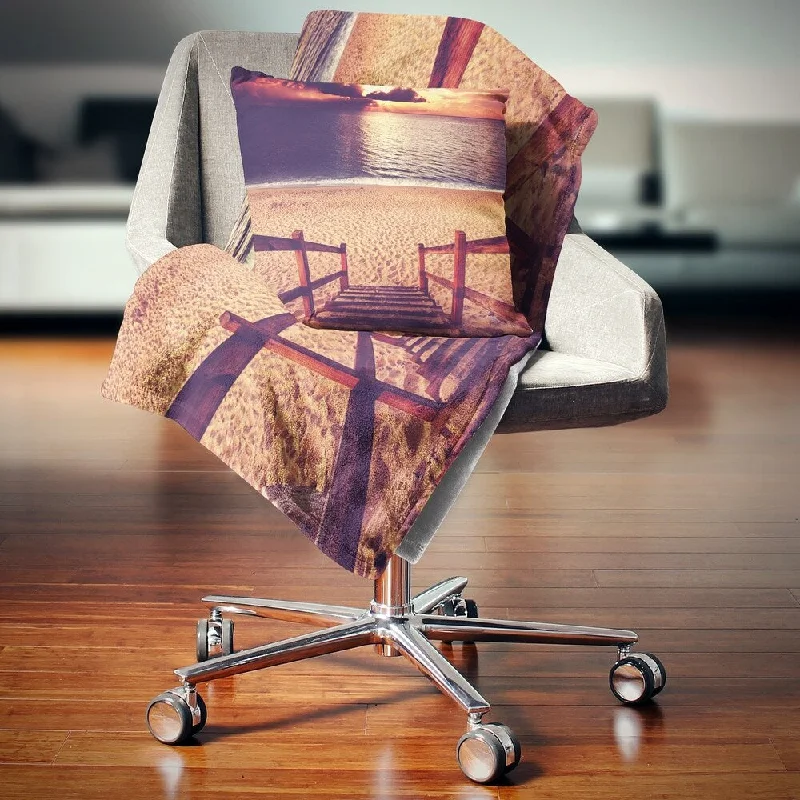 Cashmere blankets for ultimate softness and luxuryDesignart 'Wood Boardwalk in Beach at Evening' Bridge Throw Blanket Cashmere blankets for ultimate softness and luxuryDesignart 'Wood Boardwalk in Beach at Evening' Bridge Throw Blanket