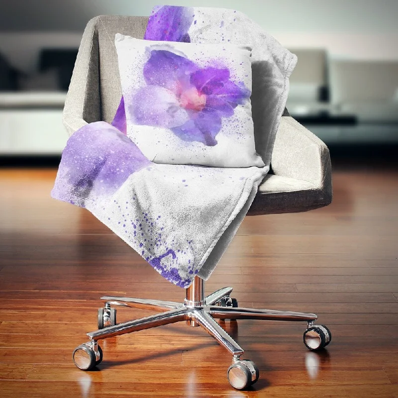 Bamboo fiber blankets with natural antibacterial propertiesDesignart 'Large Petal Watercolor Blue Flower' Floral Throw Blanket Bamboo fiber blankets with natural antibacterial propertiesDesignart 'Large Petal Watercolor Blue Flower' Floral Throw Blanket