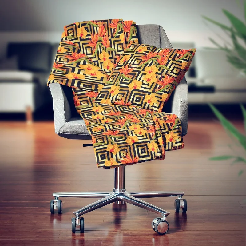 Linen blankets with a rustic and textured lookDesignart' Tropical Luxury Pattern III' Modern Throw Blanket - 71x59
