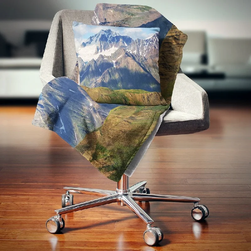 Cashmere blankets for ultimate softness and luxuryDesignart 'Beautiful Caucasus Mountains' Landscape Fleece Throw Blanket Cashmere blankets for ultimate softness and luxuryDesignart 'Beautiful Caucasus Mountains' Landscape Fleece Throw Blanket