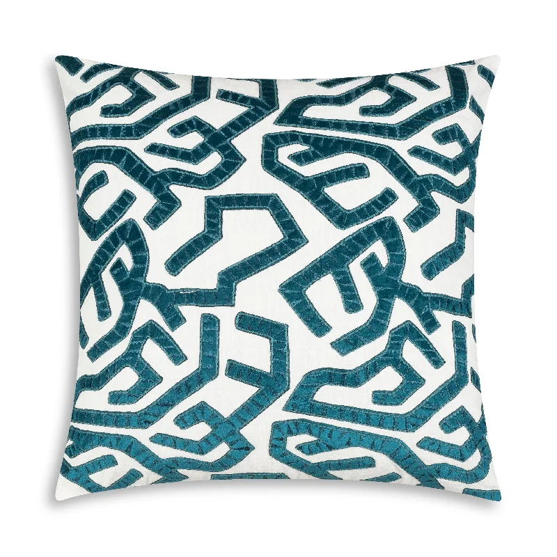 Travel Pillows for Long JourneysCL8215355-04