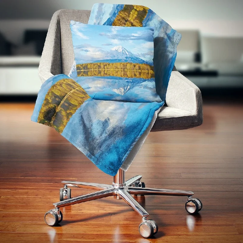 Linen blankets with a rustic and textured lookDesignart 'Ancient Volcano and Lake Panorama' Landscape Fleece Throw Blanket Linen blankets with a rustic and textured lookDesignart 'Ancient Volcano and Lake Panorama' Landscape Fleece Throw Blanket