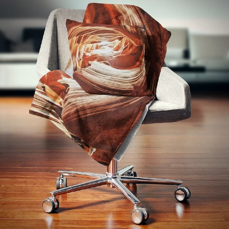 Mohair blankets with a unique sheen and softnessDesignart 'Antelope Canyon Arch' Landscape Photo Throw Blanket Mohair blankets with a unique sheen and softnessDesignart 'Antelope Canyon Arch' Landscape Photo Throw Blanket