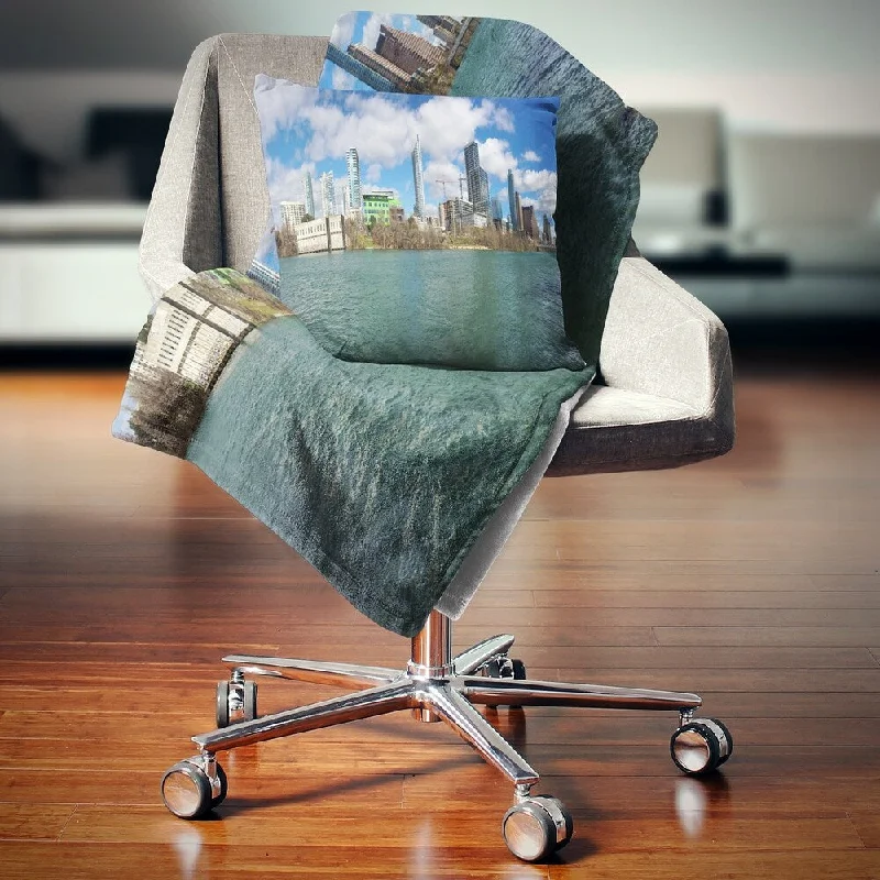 Linen blankets with a rustic and textured lookDesignart 'Austin Skyline on Sunny Day' Cityscape Photo Throw Blanket Linen blankets with a rustic and textured lookDesignart 'Austin Skyline on Sunny Day' Cityscape Photo Throw Blanket
