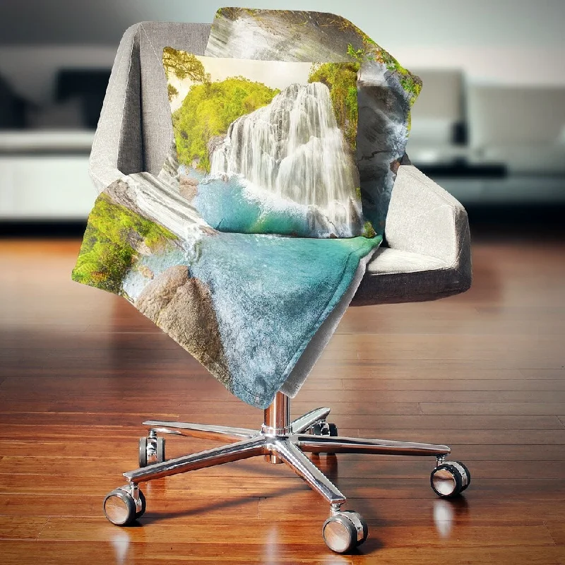 Mohair blankets with a unique sheen and softnessDesignart 'Bakers Falls Panorama' Landscape Photography Throw Blanket Mohair blankets with a unique sheen and softnessDesignart 'Bakers Falls Panorama' Landscape Photography Throw Blanket