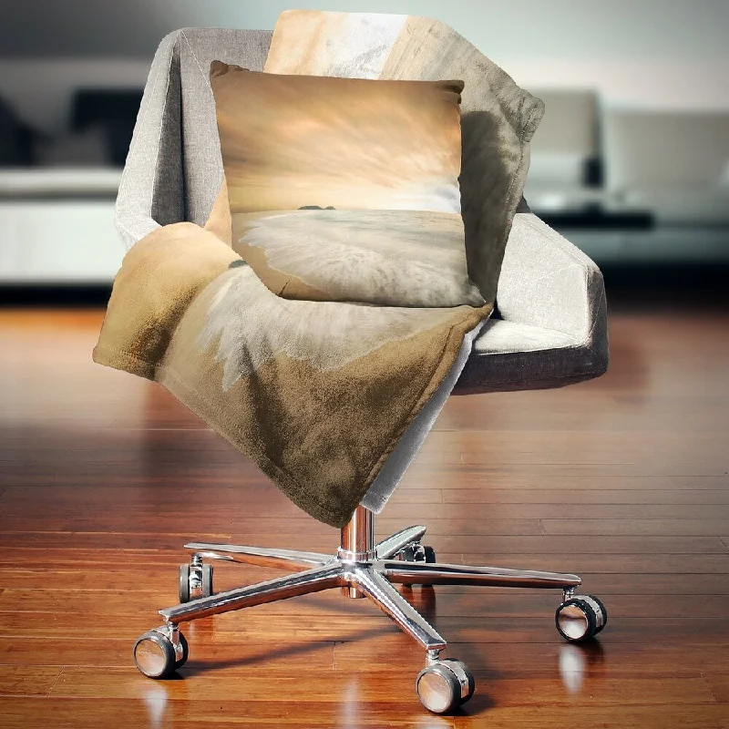 Linen blankets with a rustic and textured lookDesignart 'Beautiful Brown Beach at Sunset' Beach Throw Blanket Linen blankets with a rustic and textured lookDesignart 'Beautiful Brown Beach at Sunset' Beach Throw Blanket