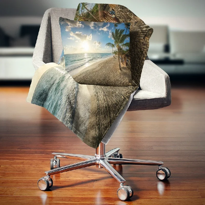 Alpaca wool blankets for a hypoallergenic and warm optionDesignart 'Beautiful Caribbean Vacation Beach' Beach Throw Blanket Alpaca wool blankets for a hypoallergenic and warm optionDesignart 'Beautiful Caribbean Vacation Beach' Beach Throw Blanket