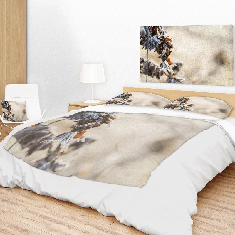 Alpaca wool blankets for a hypoallergenic and warm optionDesignart 'Beautiful Grass Covered with Ice' Floral Throw Blanket Alpaca wool blankets for a hypoallergenic and warm optionDesignart 'Beautiful Grass Covered with Ice' Floral Throw Blanket