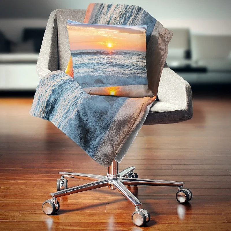 Alpaca wool blankets for a hypoallergenic and warm optionDesignart 'Beautiful Sunrise over the Horizon.' Modern Beach Throw Blanket Alpaca wool blankets for a hypoallergenic and warm optionDesignart 'Beautiful Sunrise over the Horizon.' Modern Beach Throw Blanket