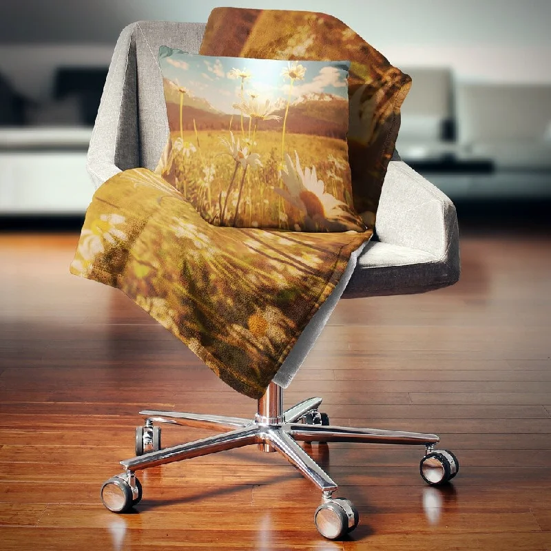 Bamboo fiber blankets with natural antibacterial propertiesDesignart 'Blooming Chamomiles in Meadow' Flower Throw Blanket Bamboo fiber blankets with natural antibacterial propertiesDesignart 'Blooming Chamomiles in Meadow' Flower Throw Blanket