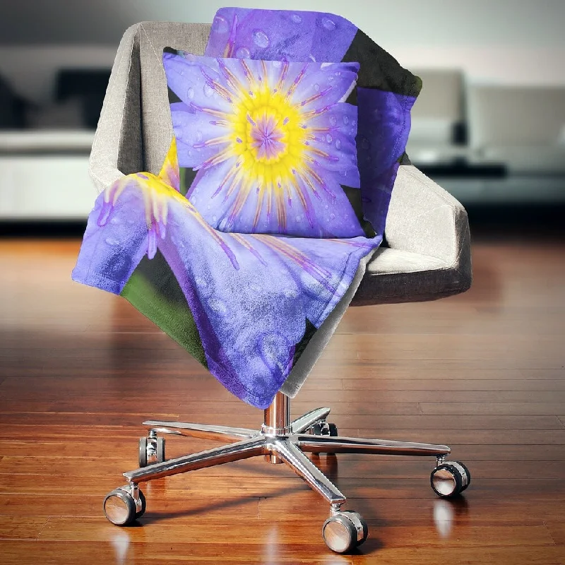 Alpaca wool blankets for a hypoallergenic and warm optionDesignart 'Blooming Violet Lotus Close up' Flowers Throw Blanketwork Alpaca wool blankets for a hypoallergenic and warm optionDesignart 'Blooming Violet Lotus Close up' Flowers Throw Blanketwork