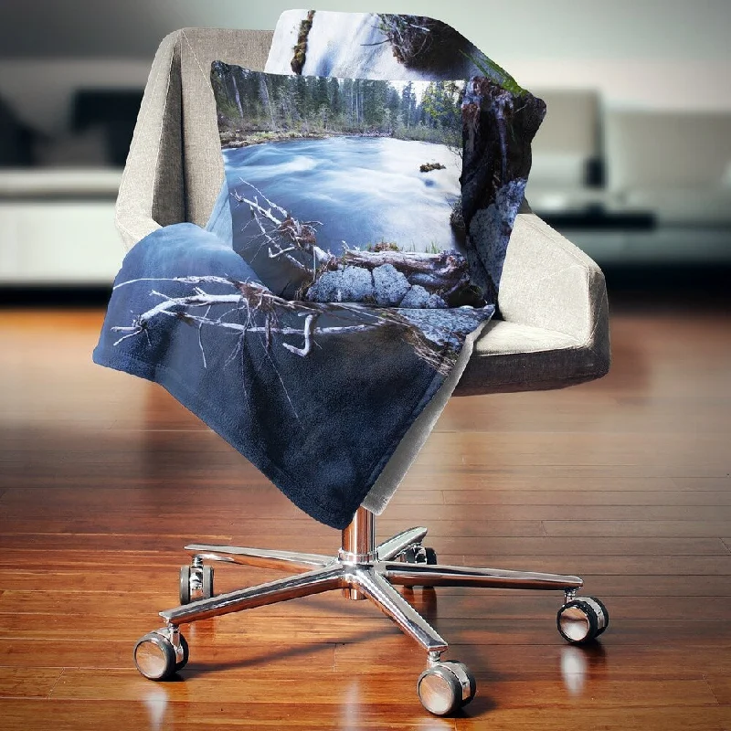 Chenille blankets with a thick and fuzzy textureDesignart 'Blue River in Forest At Evening' Landscape Fleece Throw Blanket Chenille blankets with a thick and fuzzy textureDesignart 'Blue River in Forest At Evening' Landscape Fleece Throw Blanket