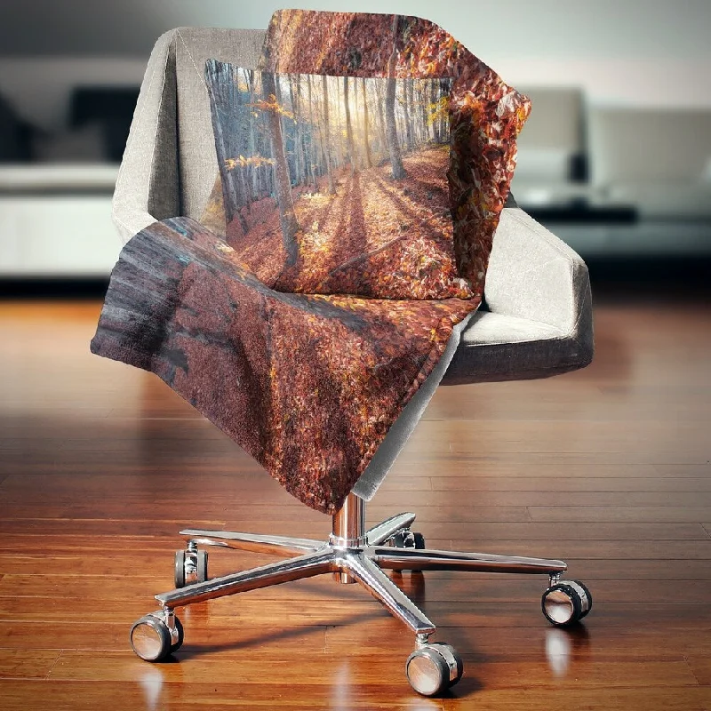 Linen blankets with a rustic and textured lookDesignart 'Crimean Mountains Tree Shade' Landscape Photography Throw Blanket Linen blankets with a rustic and textured lookDesignart 'Crimean Mountains Tree Shade' Landscape Photography Throw Blanket