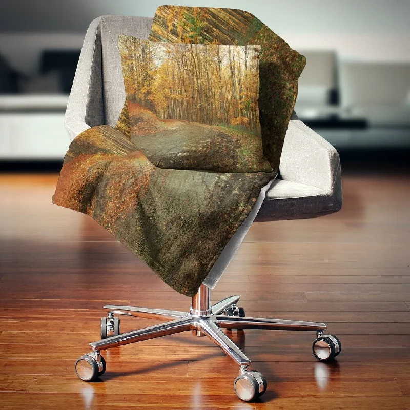 Linen blankets with a rustic and textured lookDesignart 'Curving Road in Autumn Forest' Forest Throw Blanket Linen blankets with a rustic and textured lookDesignart 'Curving Road in Autumn Forest' Forest Throw Blanket