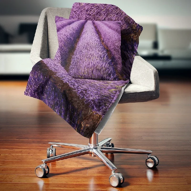 Queen - size blankets for standard - sized bedsDesignart 'Endless Rows of Lavender Field' Landscape Wall Throw Blanket Queen - size blankets for standard - sized bedsDesignart 'Endless Rows of Lavender Field' Landscape Wall Throw Blanket