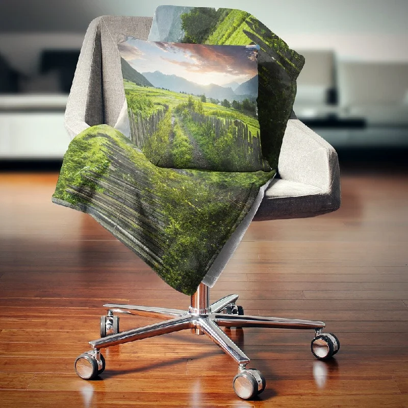 Bamboo fiber blankets with natural antibacterial propertiesDesignart 'Green Georgian Mountain Valley' Landscape Fleece Throw Blanket Bamboo fiber blankets with natural antibacterial propertiesDesignart 'Green Georgian Mountain Valley' Landscape Fleece Throw Blanket
