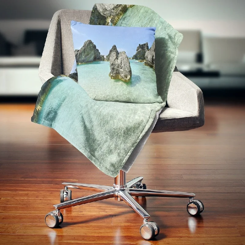 Wool blankets with natural warmth and insulationDesignart 'Horseshoe Bay Cove Bermuda' Oversized Beach Throw Blanket Wool blankets with natural warmth and insulationDesignart 'Horseshoe Bay Cove Bermuda' Oversized Beach Throw Blanket