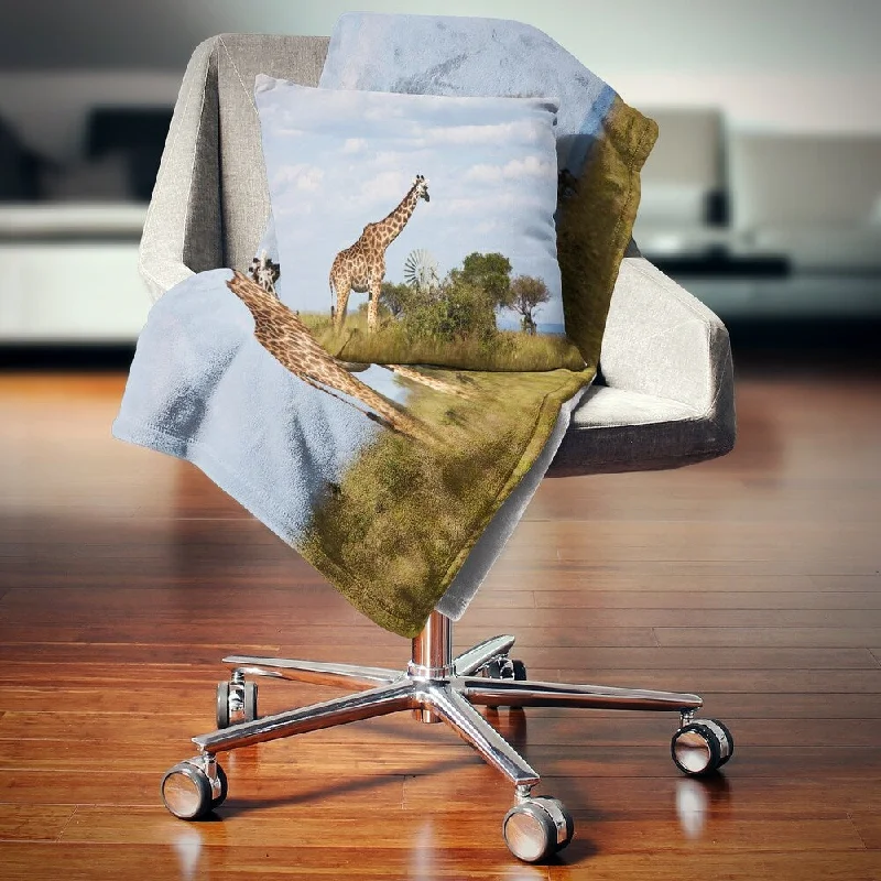 King - size blankets to cover large beds comfortablyDesignart 'Large Giraffe in Savannah' Landscape Fleece Throw Blanket King - size blankets to cover large beds comfortablyDesignart 'Large Giraffe in Savannah' Landscape Fleece Throw Blanket