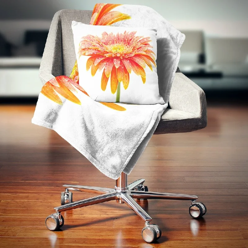 Linen blankets with a rustic and textured lookDesignart 'Large Orange Gerbera on White' Floral Throw Blanket Linen blankets with a rustic and textured lookDesignart 'Large Orange Gerbera on White' Floral Throw Blanket