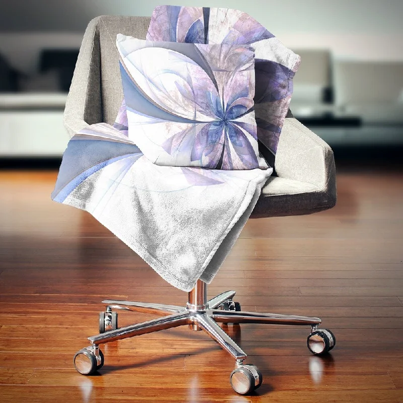 Silk blankets with a smooth and elegant touchDesignart 'Light Blue Fractal Flower Design' Floral Throw Blanket