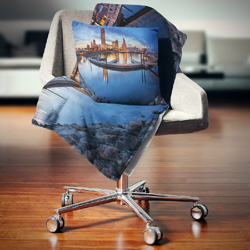Cotton blankets for breathability and a lightweight feelDesignart 'Milwaukee Panoramic View' Cityscape Photo Throw Blanket Cotton blankets for breathability and a lightweight feelDesignart 'Milwaukee Panoramic View' Cityscape Photo Throw Blanket