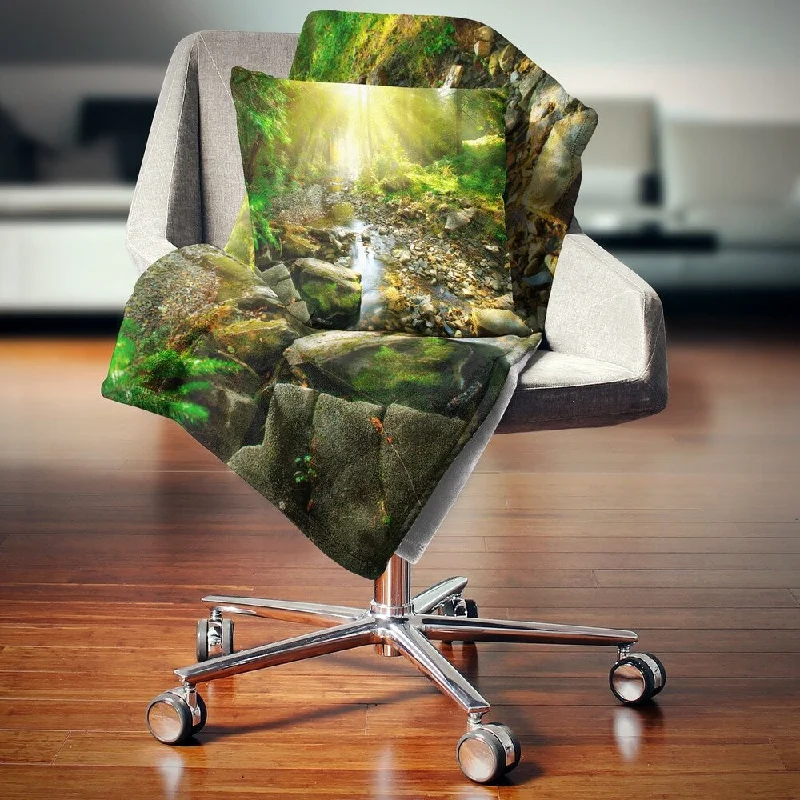Acrylic blankets for a soft and affordable alternativeDesignart 'Mountain Stream in Forest' Landscape Photography Throw Blanket Acrylic blankets for a soft and affordable alternativeDesignart 'Mountain Stream in Forest' Landscape Photography Throw Blanket