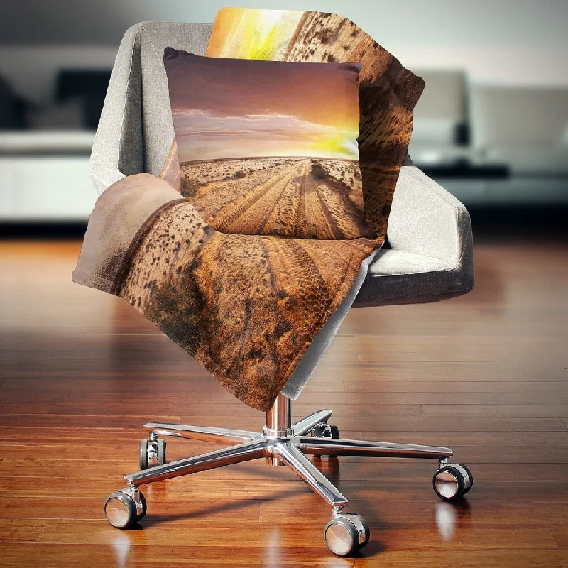 Silk blankets with a smooth and elegant touchDesignart 'Off road in Desert at Sunset' Modern Landscape Fleece Throw Blanket Silk blankets with a smooth and elegant touchDesignart 'Off road in Desert at Sunset' Modern Landscape Fleece Throw Blanket