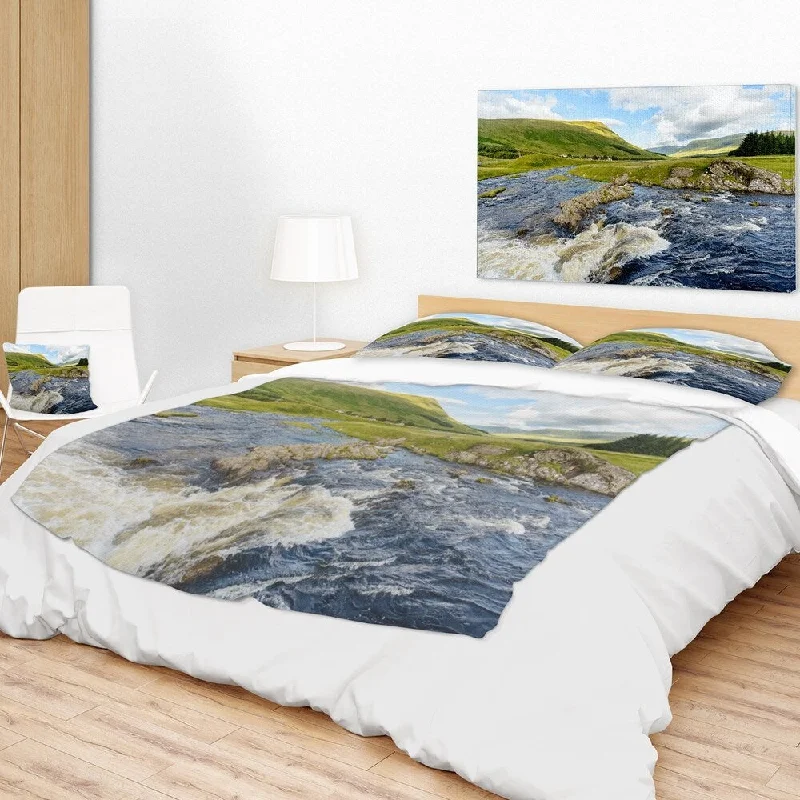 Silk blankets with a smooth and elegant touchDesignart 'Publi and River Lyon' Landscape Photography Throw Blanket Silk blankets with a smooth and elegant touchDesignart 'Publi and River Lyon' Landscape Photography Throw Blanket