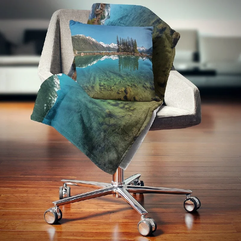 Fleece blankets for a cozy and plush textureDesignart 'Row of Pine Trees and Mountain Lake' Landscape Fleece Throw Blanket Fleece blankets for a cozy and plush textureDesignart 'Row of Pine Trees and Mountain Lake' Landscape Fleece Throw Blanket