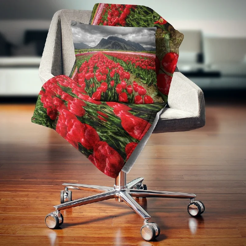 Queen - size blankets for standard - sized bedsDesignart 'Rows of Bright Ruby Red Tulips' Landscape Fleece Throw Blanket Queen - size blankets for standard - sized bedsDesignart 'Rows of Bright Ruby Red Tulips' Landscape Fleece Throw Blanket