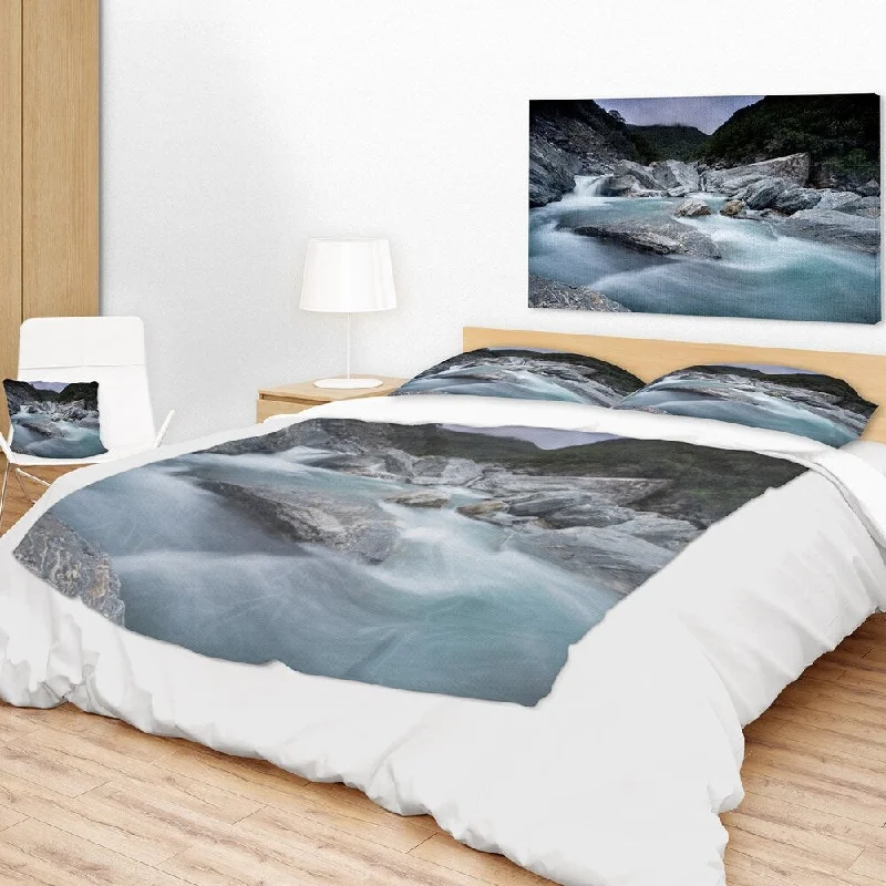 Bamboo fiber blankets with natural antibacterial propertiesDesignart 'Slow Motion Mountain River and Rocks' Landscape Fleece Throw Blanket Bamboo fiber blankets with natural antibacterial propertiesDesignart 'Slow Motion Mountain River and Rocks' Landscape Fleece Throw Blanket