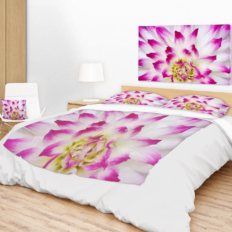 Cashmere blankets for ultimate softness and luxuryDesignart 'Smooth White Rose Floral Petals' Floral Throw Blanket Cashmere blankets for ultimate softness and luxuryDesignart 'Smooth White Rose Floral Petals' Floral Throw Blanket