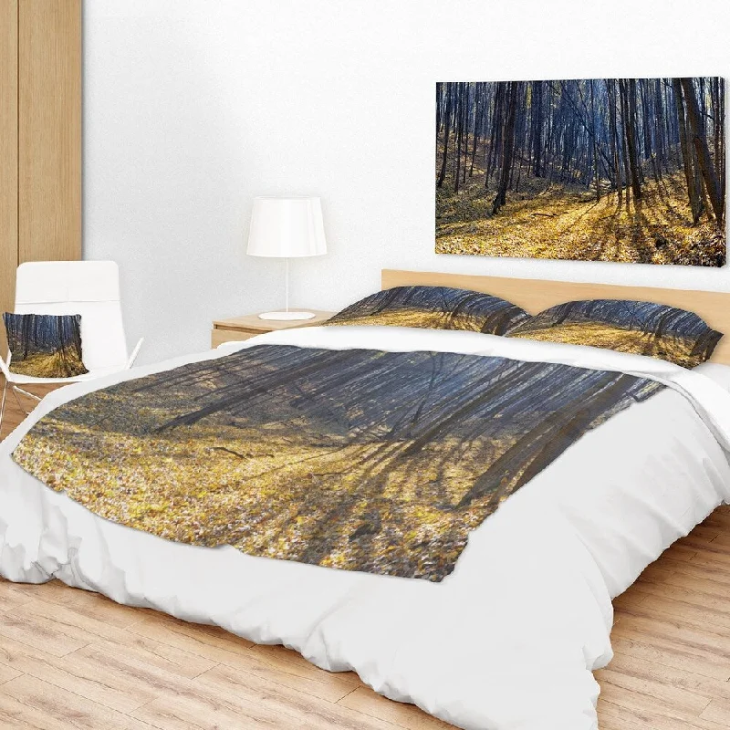 Linen blankets with a rustic and textured lookDesignart 'Thick Autumn Forest Woods' Oversized Forest Throw Blanket