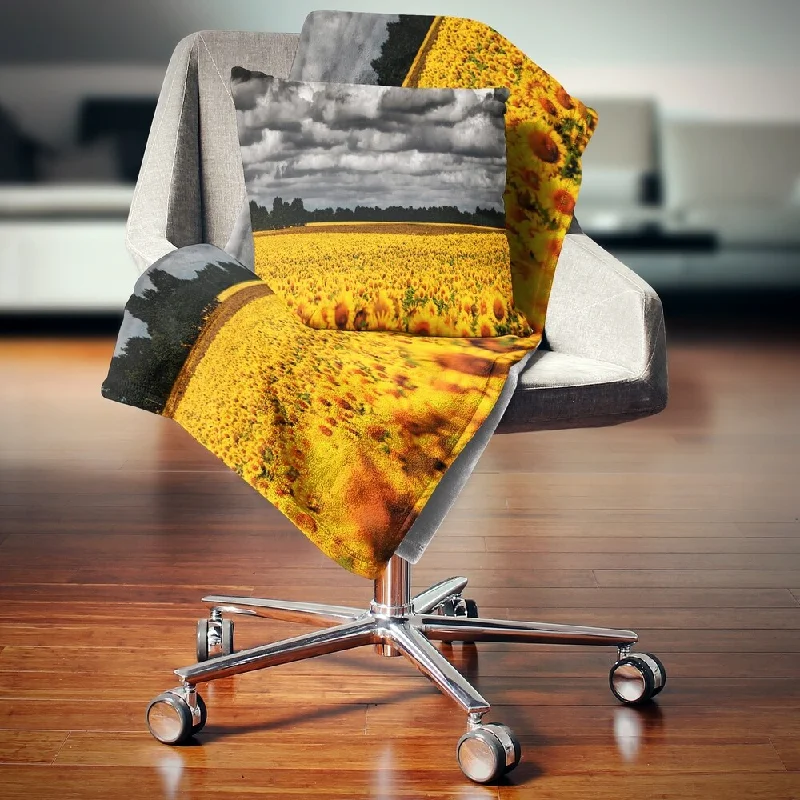 Linen blankets with a rustic and textured lookDesignart 'Van Gogh Summer with Clouds' Landscape Fleece Throw Blanket Linen blankets with a rustic and textured lookDesignart 'Van Gogh Summer with Clouds' Landscape Fleece Throw Blanket