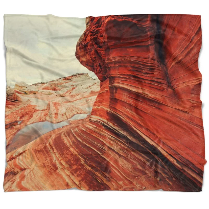 Recycled polyester blankets for an eco - conscious optionDesignart 'Vermillion Cliffs Lake View' Landscape Fleece Throw Blanket