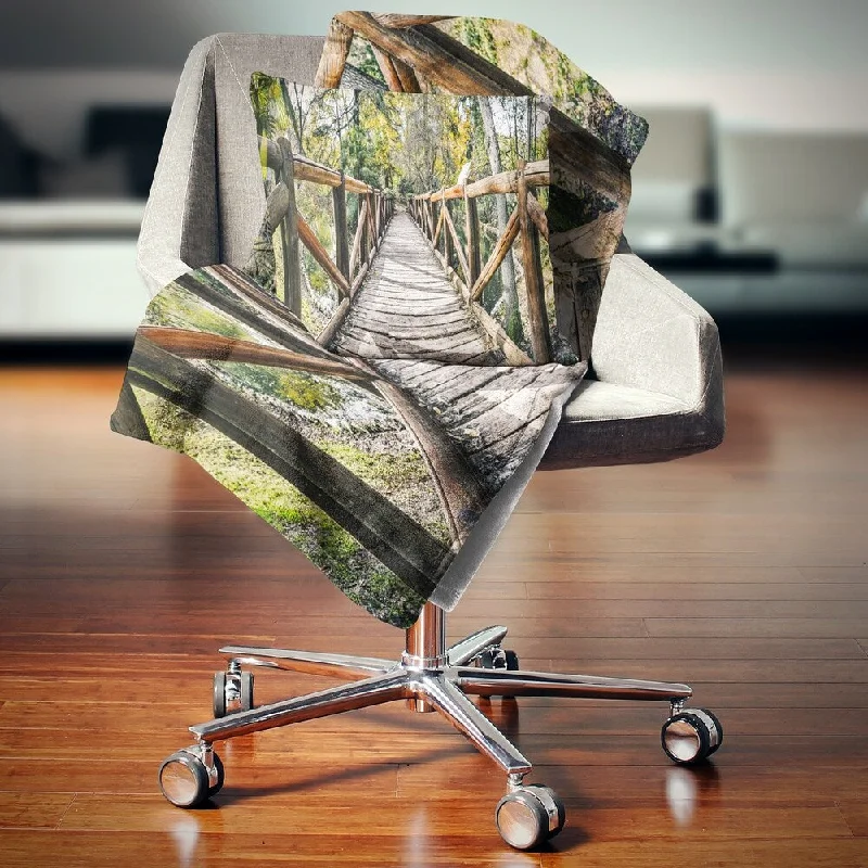 Mohair blankets with a unique sheen and softnessDesignart 'Wooden Bridge in Forest' Wooden Sea Bridge Throw Blanket Mohair blankets with a unique sheen and softnessDesignart 'Wooden Bridge in Forest' Wooden Sea Bridge Throw Blanket