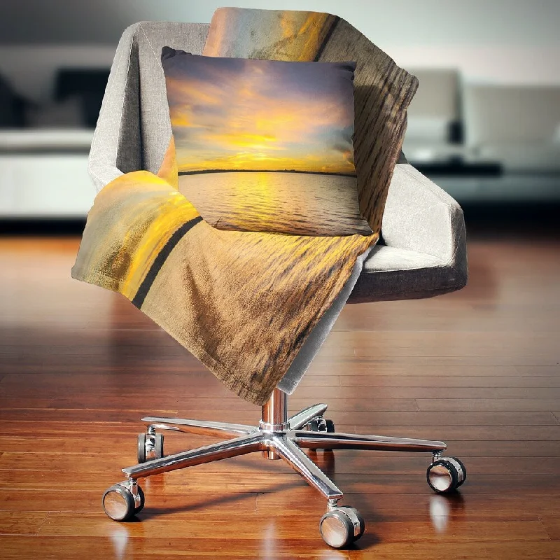 Cashmere blankets for ultimate softness and luxuryDesignart 'Yellow Sunrise Light Hitting Waters' Seashore Throw Blanket Cashmere blankets for ultimate softness and luxuryDesignart 'Yellow Sunrise Light Hitting Waters' Seashore Throw Blanket