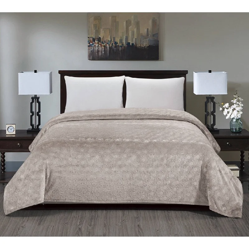 Microfiber blankets that are durable and easy to care forLouvre Blanket Queen Beige Microfiber blankets that are durable and easy to care forLouvre Blanket Queen Beige