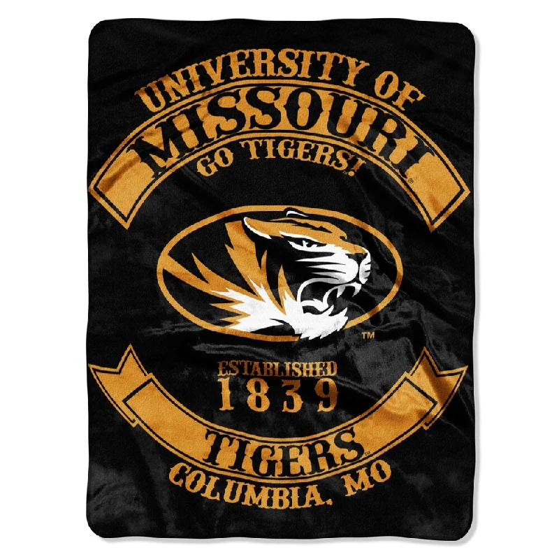 Alpaca wool blankets for a hypoallergenic and warm optionOfficial Collegiate 'Rebel' 60 x 80-inch Raschel Throw by The Northwest Company Alpaca wool blankets for a hypoallergenic and warm optionOfficial Collegiate 'Rebel' 60 x 80-inch Raschel Throw by The Northwest Company