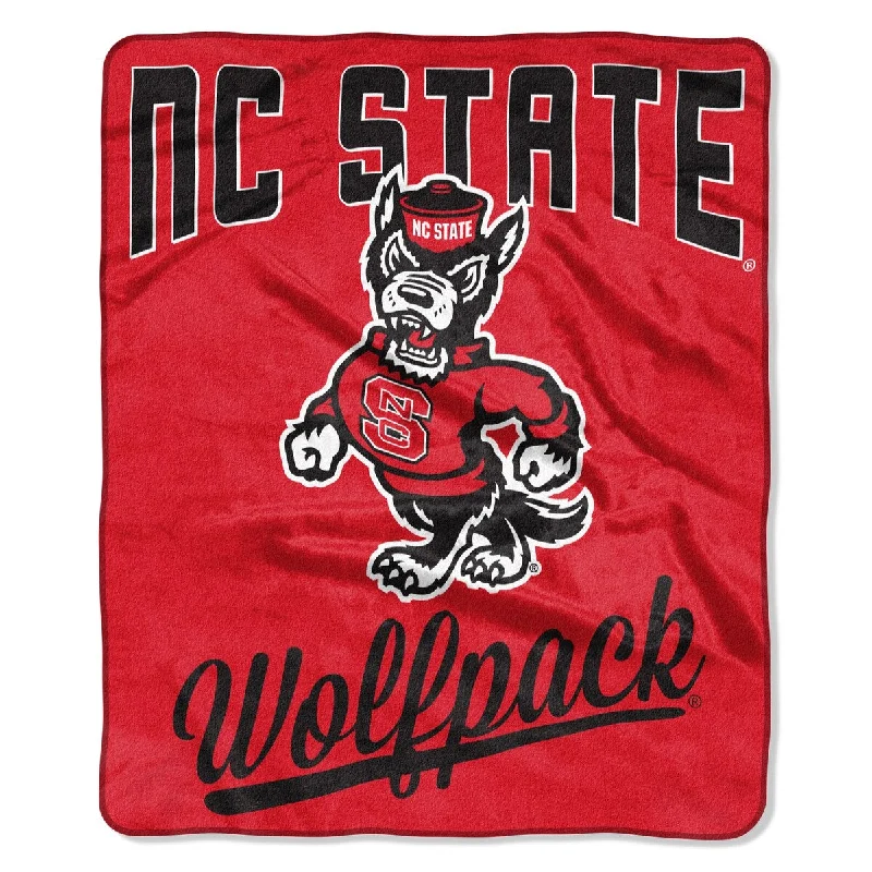 Alpaca wool blankets for a hypoallergenic and warm optionCOL 0705 NC State Alumni Raschel Alpaca wool blankets for a hypoallergenic and warm optionCOL 0705 NC State Alumni Raschel