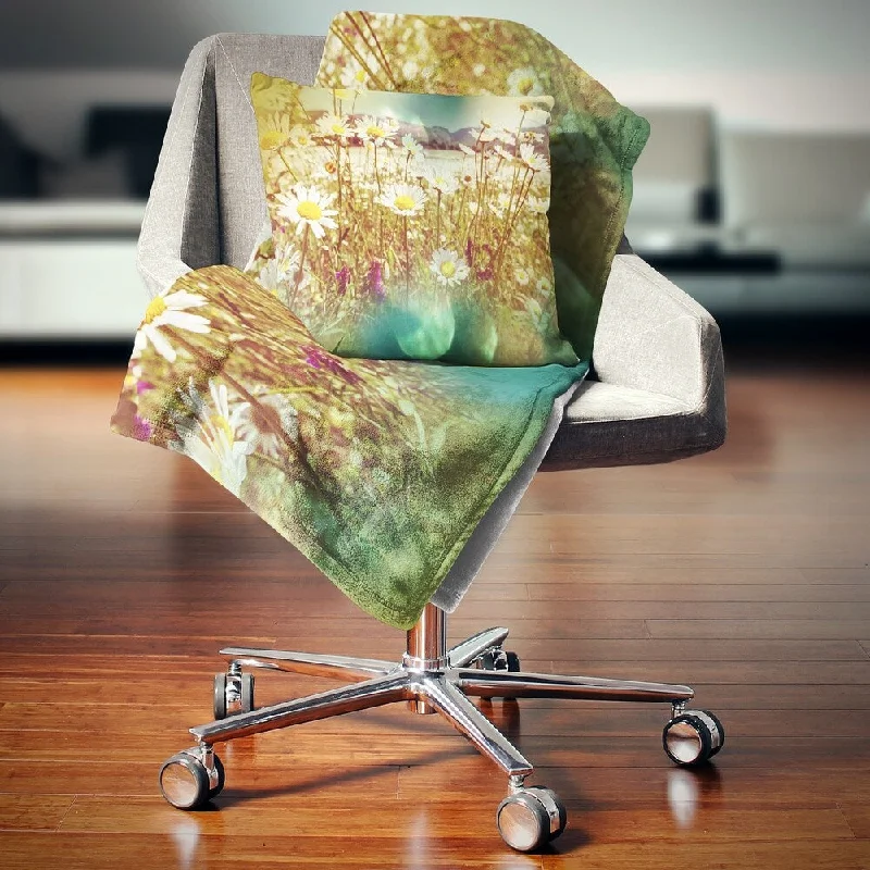 Silk blankets with a smooth and elegant touchDesignart 'Beautiful Blossom Chamomile Flowers' Floral Throw Blanket Silk blankets with a smooth and elegant touchDesignart 'Beautiful Blossom Chamomile Flowers' Floral Throw Blanket