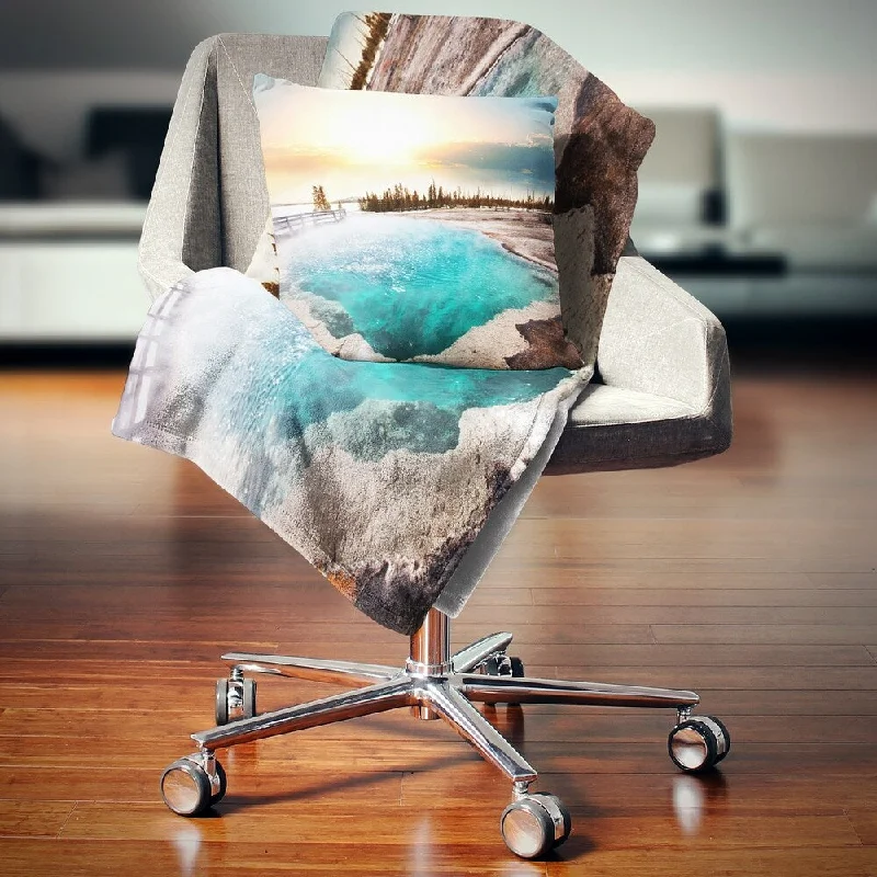 Alpaca wool blankets for a hypoallergenic and warm optionDesignart 'Crystal Clear Lake in Yellowstone' Landscape Fleece Throw Blanket Alpaca wool blankets for a hypoallergenic and warm optionDesignart 'Crystal Clear Lake in Yellowstone' Landscape Fleece Throw Blanket