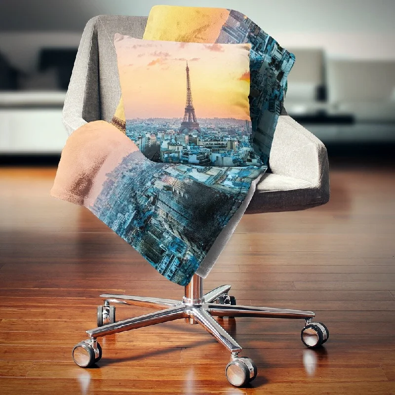 Linen blankets with a rustic and textured lookDesignart 'Eiffel at Sunrise in Paris' Cityscape Photography Throw Blanket Linen blankets with a rustic and textured lookDesignart 'Eiffel at Sunrise in Paris' Cityscape Photography Throw Blanket