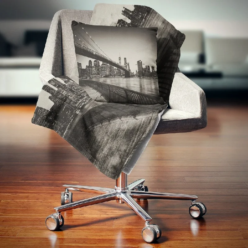 King - size blankets to cover large beds comfortablyDesignart 'Famous Landmark of Brooklyn Bridge' Cityscape Throw Blanket King - size blankets to cover large beds comfortablyDesignart 'Famous Landmark of Brooklyn Bridge' Cityscape Throw Blanket