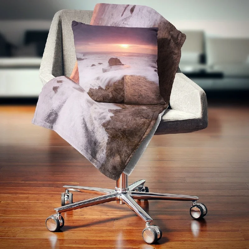 Mohair blankets with a unique sheen and softnessDesignart 'Flowing Waves at Cable Shallow Coast' Seashore Throw Blanket Mohair blankets with a unique sheen and softnessDesignart 'Flowing Waves at Cable Shallow Coast' Seashore Throw Blanket