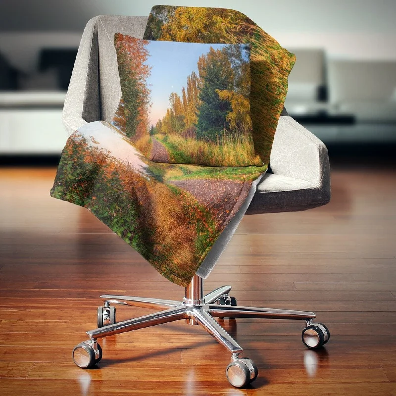 Wool blankets with natural warmth and insulationDesignart 'Road Through Fall Forest' Landscape Fleece Throw Blanket Wool blankets with natural warmth and insulationDesignart 'Road Through Fall Forest' Landscape Fleece Throw Blanket