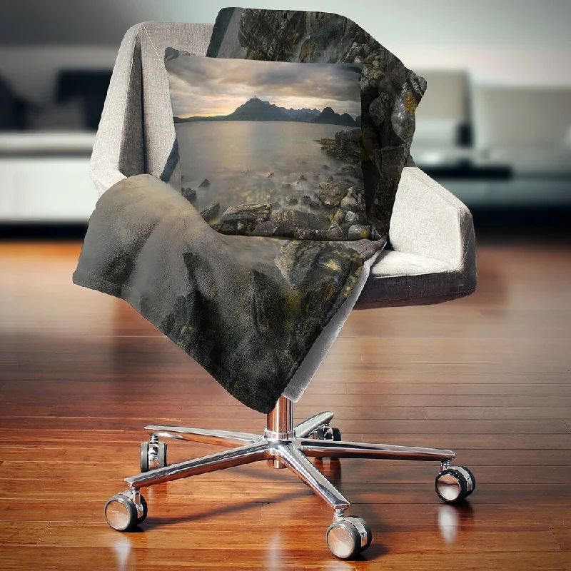 Fleece blankets for a cozy and plush textureDesignart 'Rocky coastline of Loch Scavaig' Contemporary Landscape Fleece Throw Blanket Fleece blankets for a cozy and plush textureDesignart 'Rocky coastline of Loch Scavaig' Contemporary Landscape Fleece Throw Blanket