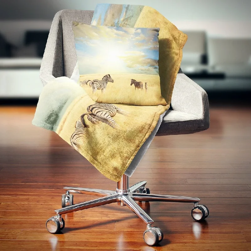 Linen blankets with a rustic and textured lookDesignart 'Sunset over Grassland with Zebras' African Landscape Fleece Throw Blanket Linen blankets with a rustic and textured lookDesignart 'Sunset over Grassland with Zebras' African Landscape Fleece Throw Blanket