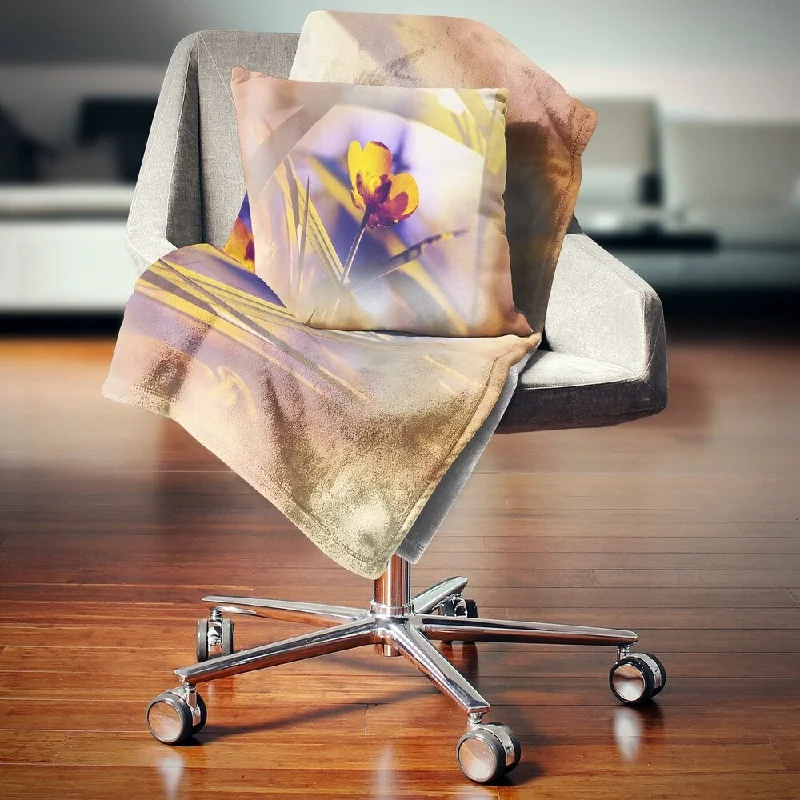 Linen blankets with a rustic and textured lookDesignart 'Yellow Flower on Blue Background' Floral Throw Blanket Linen blankets with a rustic and textured lookDesignart 'Yellow Flower on Blue Background' Floral Throw Blanket